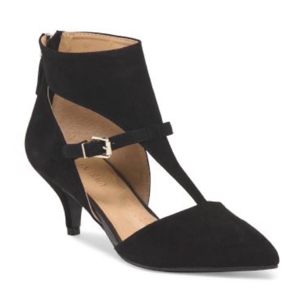 New Ellen Tracy Black T-Strap Heels